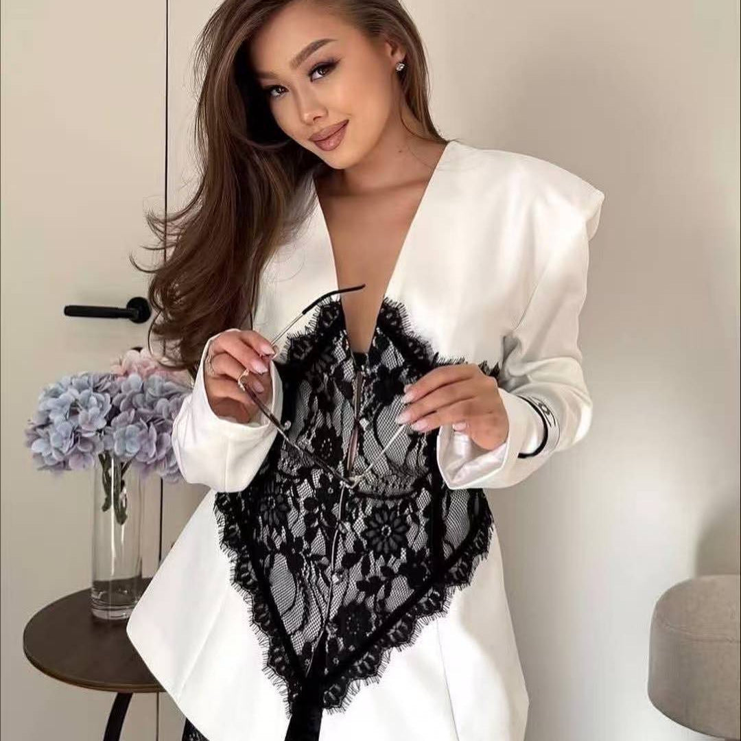 Damen Taillierter Blazer mit Spitzen-Korsettbesatz Echoarchiv