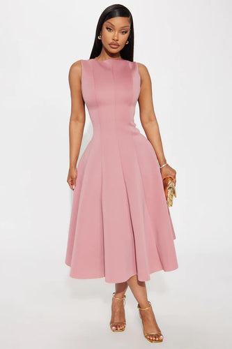 Damen Elegantes zeitloses Cocktailkleid mit schwingendem Rock und minimalistischer Silhouette Echo Archiv