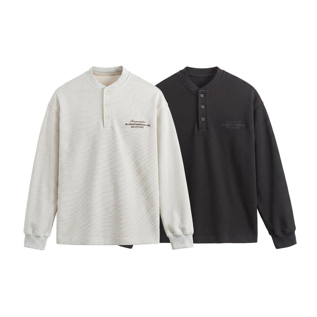 Unisex Strukturierter Henley-Pullover mit Knopfleiste und geripptem Stehkragen Echoarchiv