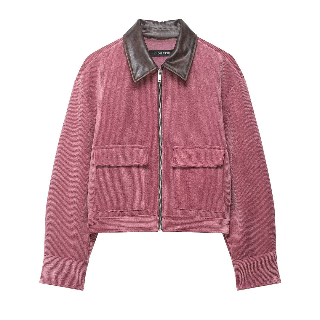 Damen Kurze Cord-Collegejacke mit Kunstlederkragen und aufgesetzten Pattentaschen Echoarchiv