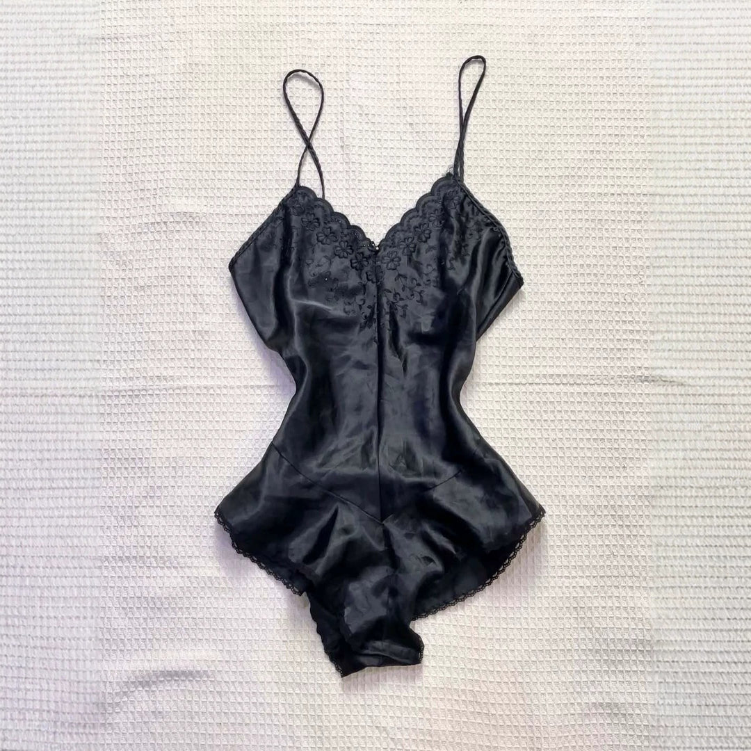 Damen elegantes Nachtkleid mit romantischem Spitzenbesatz Echo Archiv