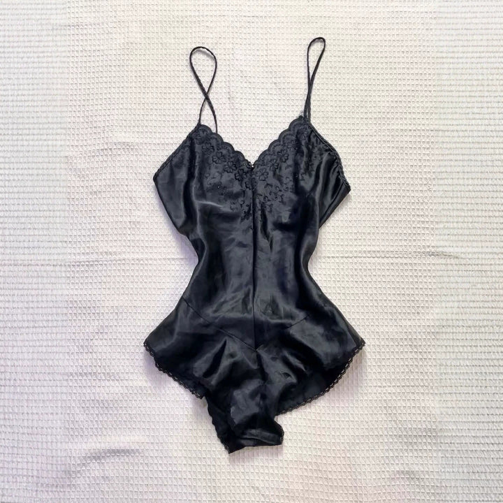 Damen elegantes Nachtkleid mit romantischem Spitzenbesatz Echo Archiv