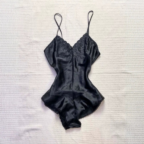 Damen elegantes Nachtkleid mit romantischem Spitzenbesatz Echo Archiv