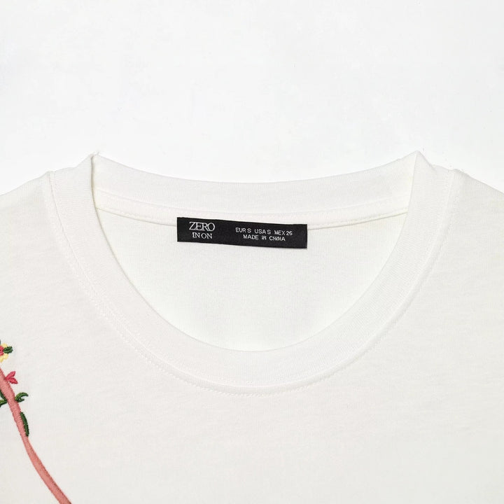 Damen T-Shirt mit feiner Stickerei und einzigartigen Drucken Echo Archiv