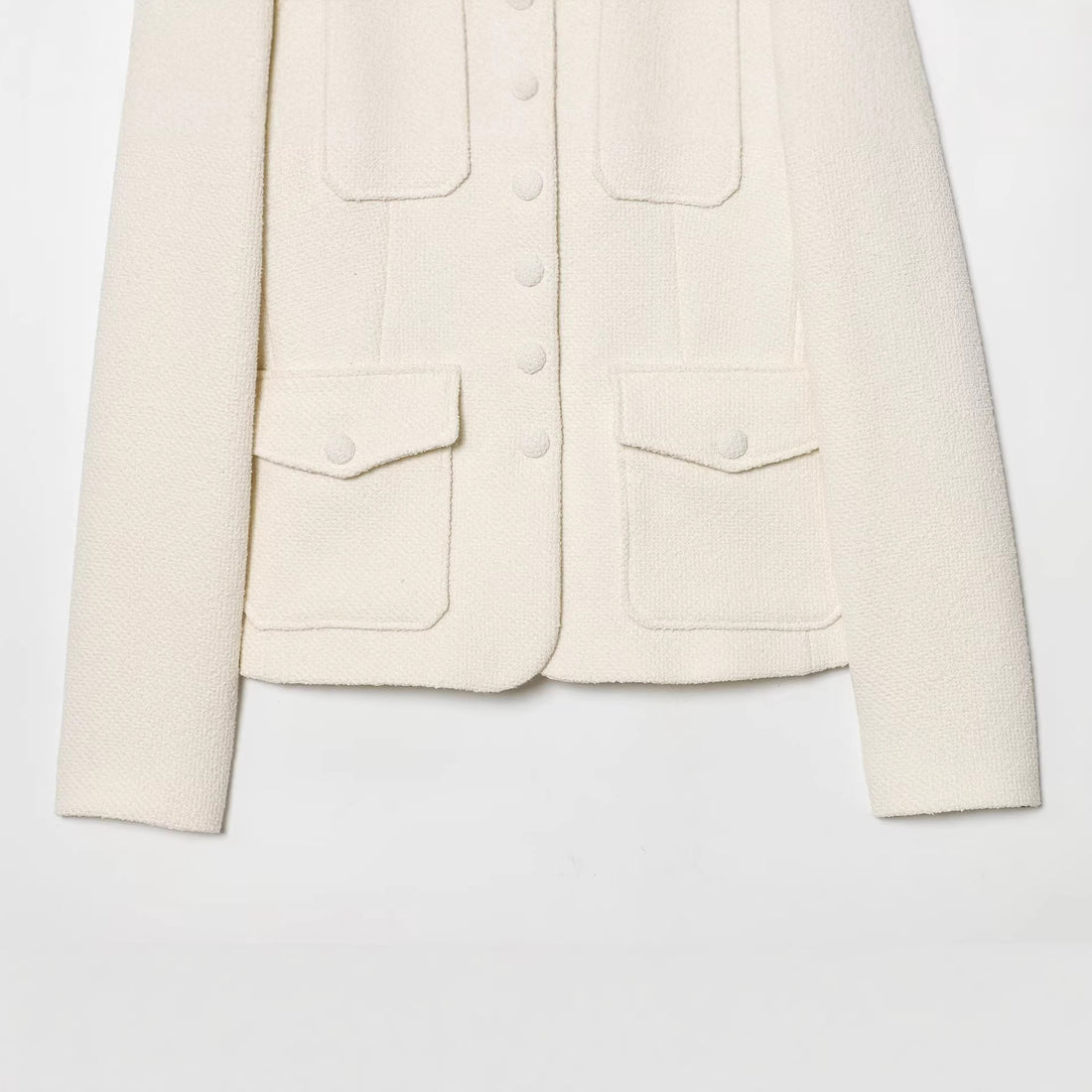 Damen Bouclé-Cropped-Jacke mit Stehkragen, bezogenen Knöpfen und aufgesetzten Pattentaschen Echoarchiv
