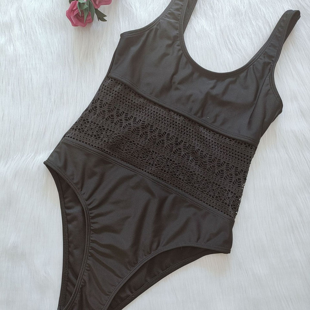 Damen Eleganter Einteiler-Badeanzug mit Spitzenakzenten Echo Archiv