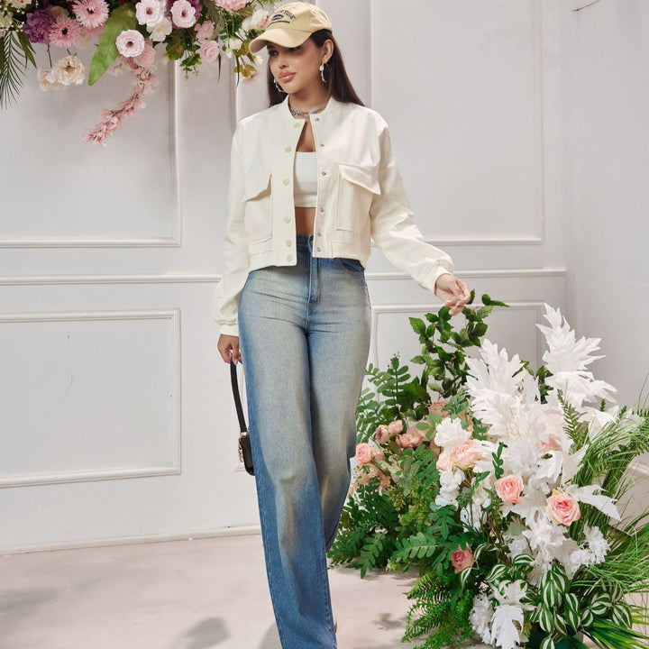 Damen Kurz geschnittene Utility-Jacke mit Stehkragen, Druckknöpfen und Pattentaschen – Célinea