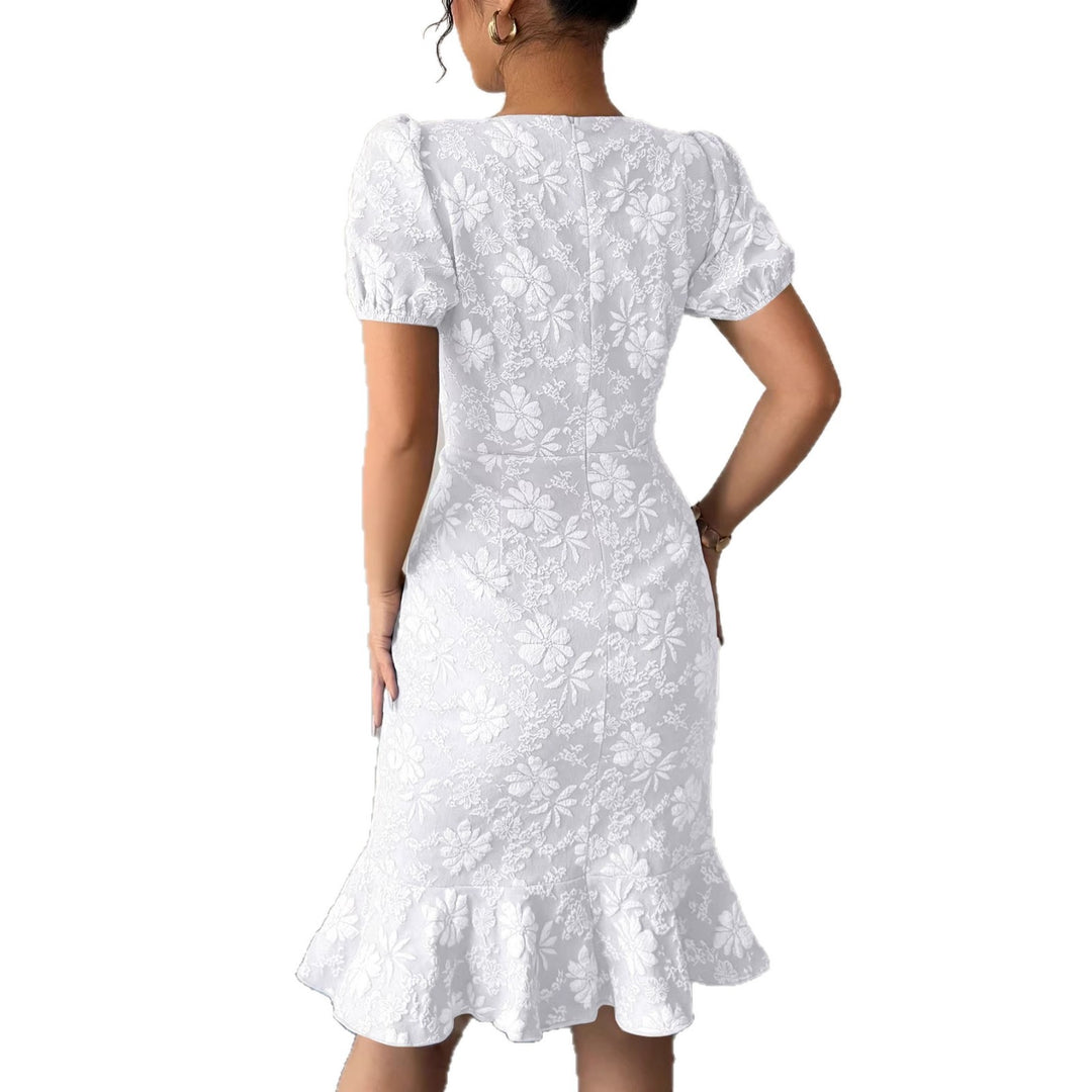 Damen Kleid mit floralem Spitzenmuster und fließendem Saum Echo Archiv