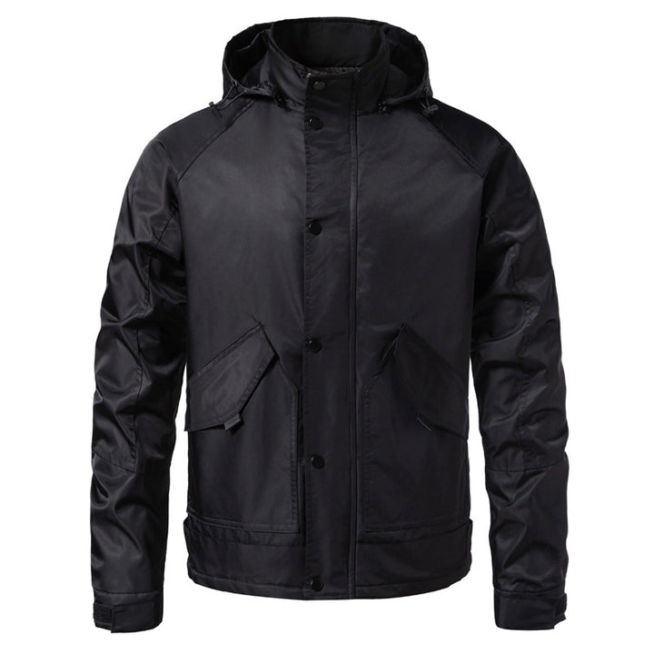 Herren Wasserabweisende Kapuzenjacke im Utility‑Stil mit Druckknopfleiste und Pattentaschen Echo Archiv