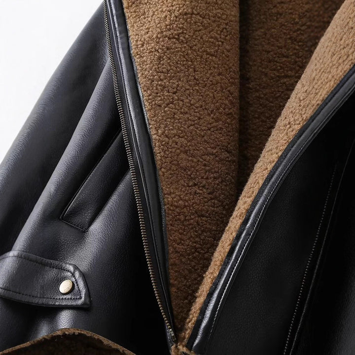 Damen Kurz geschnittene Aviator-Jacke in Lederoptik mit asymmetrischem Reißverschluss und Teddyfutter Echoarchiv