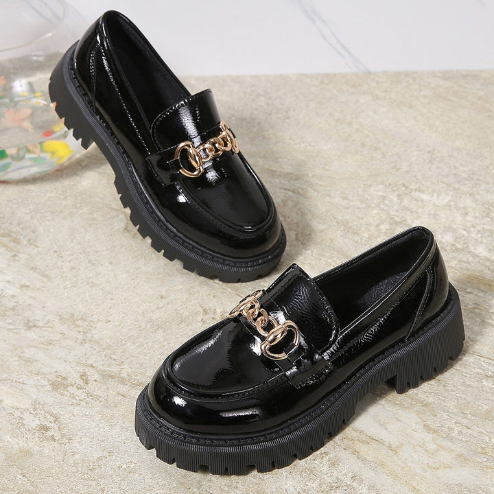 Damen nan robuste Loafer mit profilierter Traktorsohle und dekorativer Metallketten-Applikation Echo Archiv