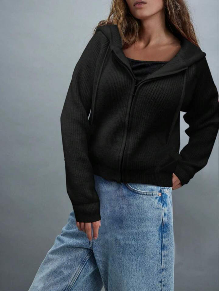 Damen Zip-Kapuzenjacke aus feinem Rippenstrick mit verlängerten Bündchen – Célinea