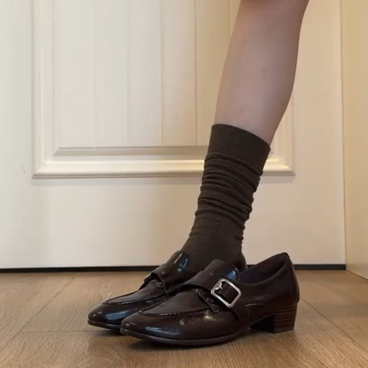 Damen Loafer mit poliertem Finish, dekorativer Metallschnalle und niedrigem Blockabsatz Echo Archiv