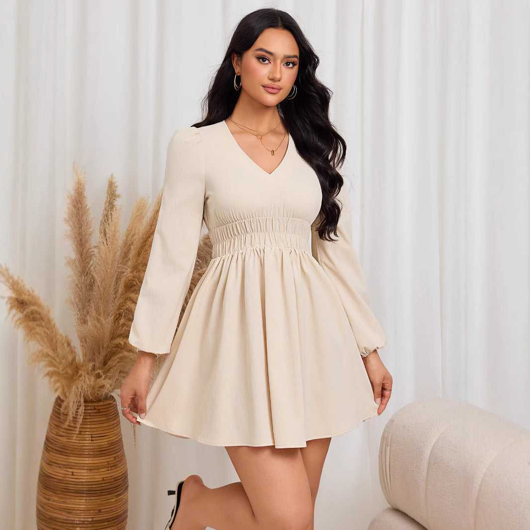 Damen gerafftes Skater-Minikleid mit V-Ausschnitt Smok-Taillenband und ballonärmeln – Élara