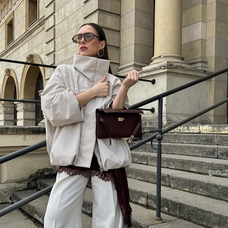 Damen Boxy-Kurzsteppjacke mit hohem asymmetrischem Stehkragen Echoarchiv