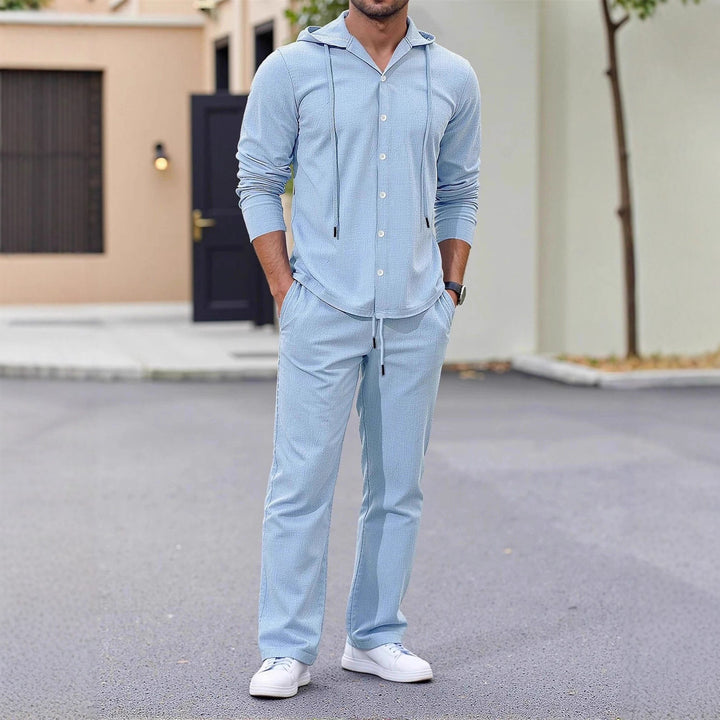 Herren entspannendes Freizeit-Outfit mit Kapuze und praktischen Taschen Echoarchiv