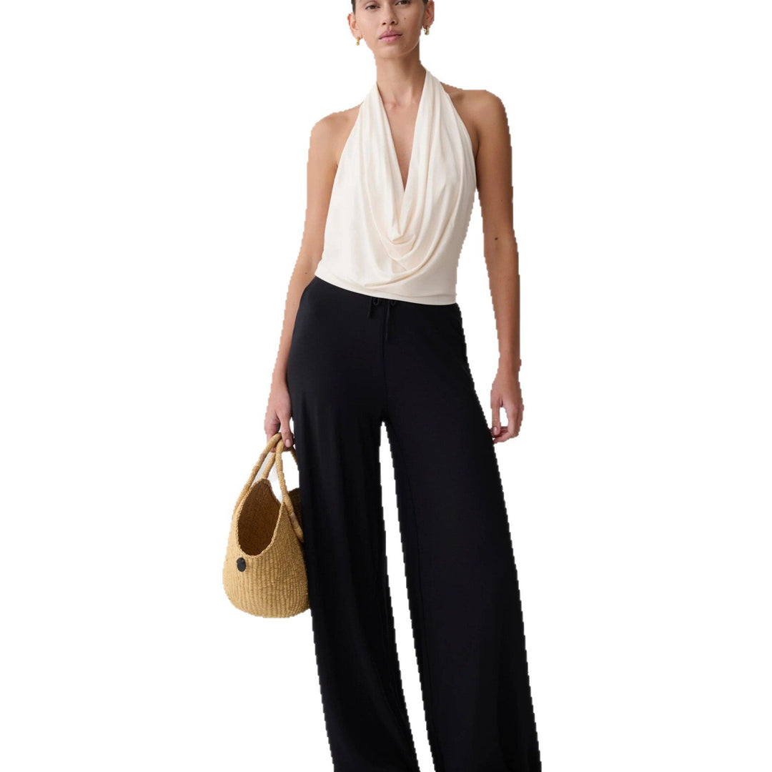 Damen Elegantes Halterneck-Top mit fließendem Stoff und tiefem Ausschnitt Echo Archiv