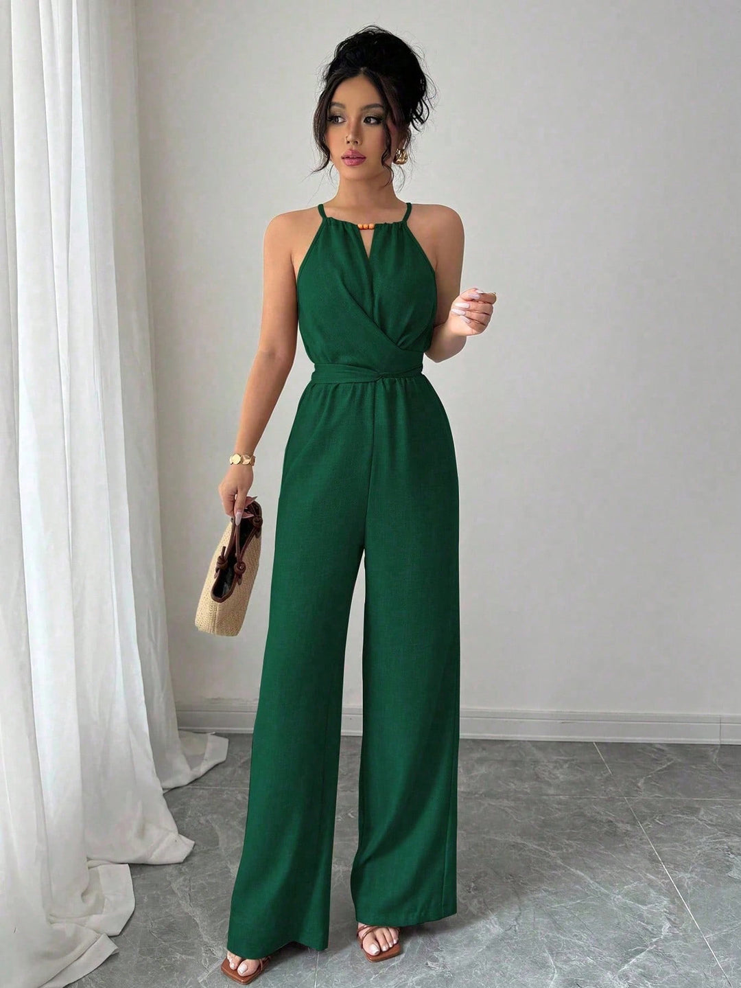 Damen Ärmelloser Neckholder-Jumpsuit mit Wickeloberteil und weitem Bein Echo Archiv