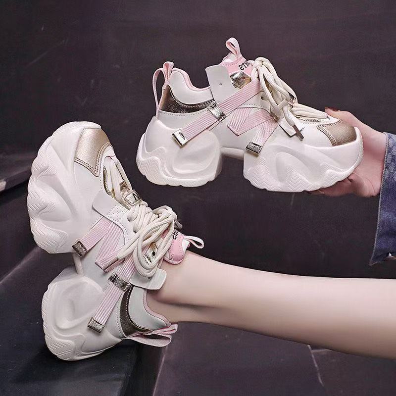 Damen Sportliche Sneaker mit innovativem Dämpfungssystem und futuristischem Design Echo Archiv