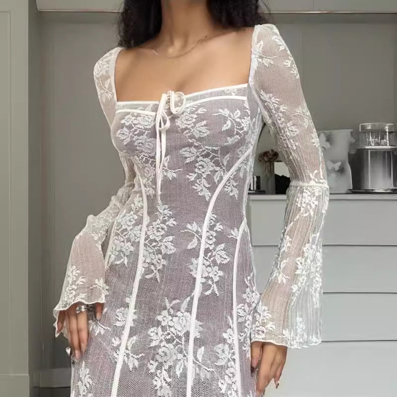 Damen Spitzenkleid mit Korsagen-Bustier, Glockenärmeln & zartem Spitzen-Overlay Echoarchiv