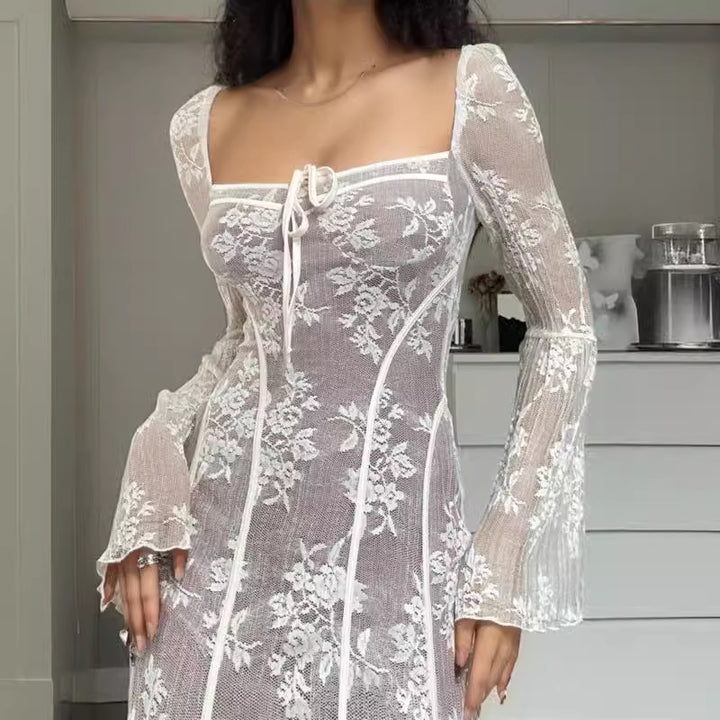 Damen Spitzenkleid mit Korsagen-Bustier, Glockenärmeln & zartem Spitzen-Overlay Echoarchiv
