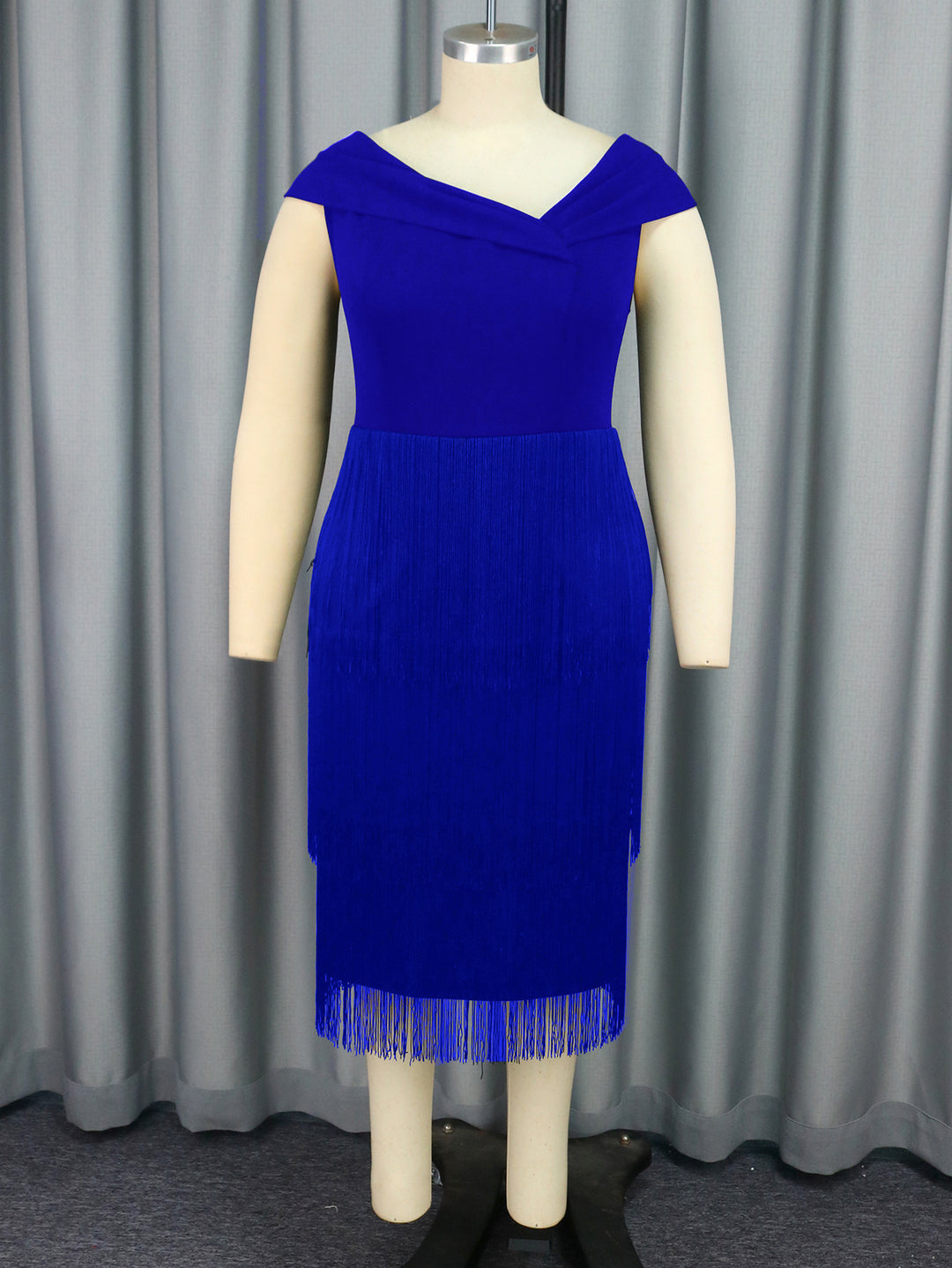 Damen Glamouröses Fransen-Kleid mit elegantem V-Ausschnitt Echo Archiv