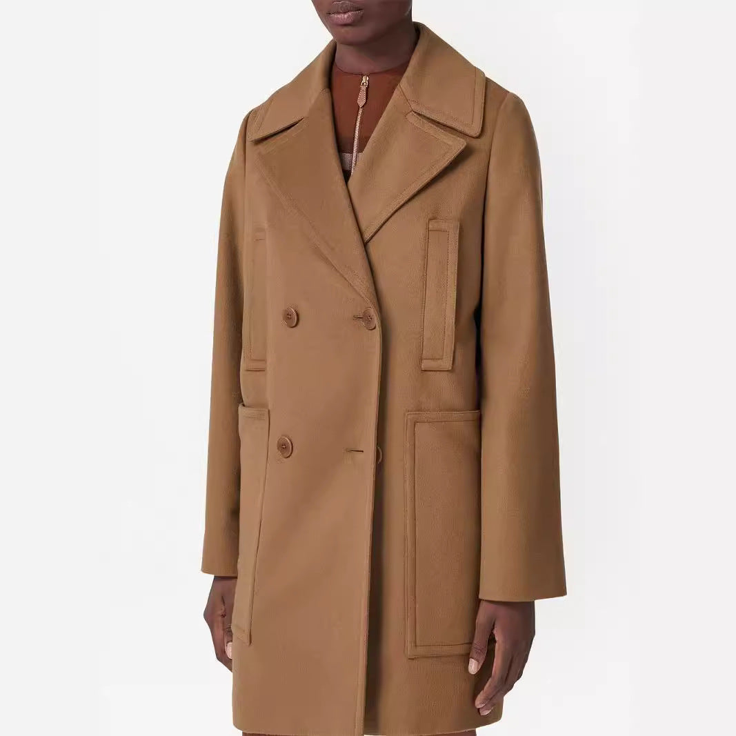 Damen Kurzmantel im minimalistischen Doppelreiher aus Wollmix mit weitem Revers Echoarchiv