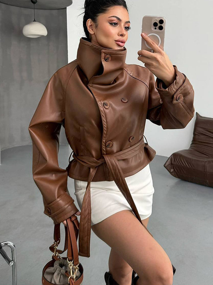 Damen Taillierte Kurzblouson‑Jacke aus Lederimitat mit hohem Stehkragen und Bindegürtel Echoarchiv