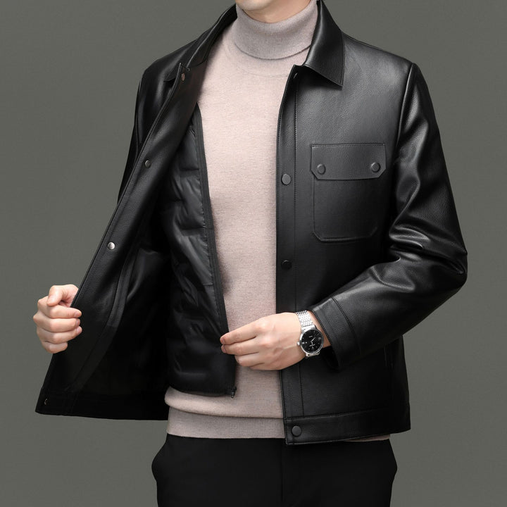 Herren Lederjacke im Shirtstil mit Druckknopfverschluss und aufgesetzten Brusttaschen Echoarchiv