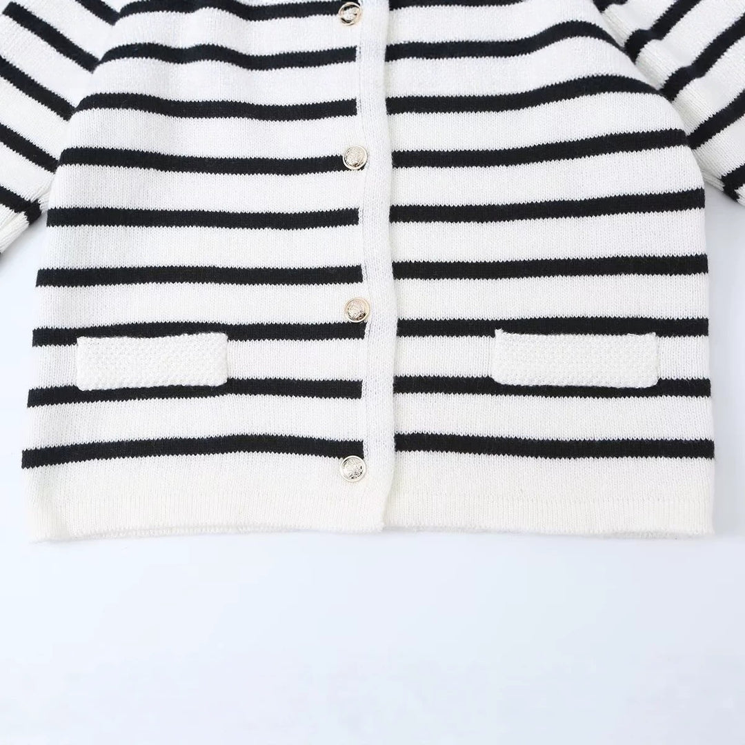 Damen Gestreifte Strickjacke mit Rundhalsausschnitt, Zierknopfleiste und aufgesetzten Taschen Echo Archiv