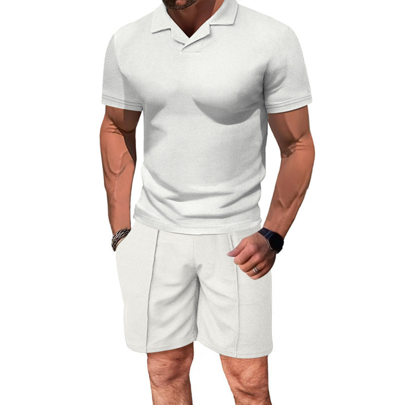 Herren Poloshirt und Shorts Set aus atmungsaktivem Stretchmaterial mit modernen Akzenten Echoarchiv