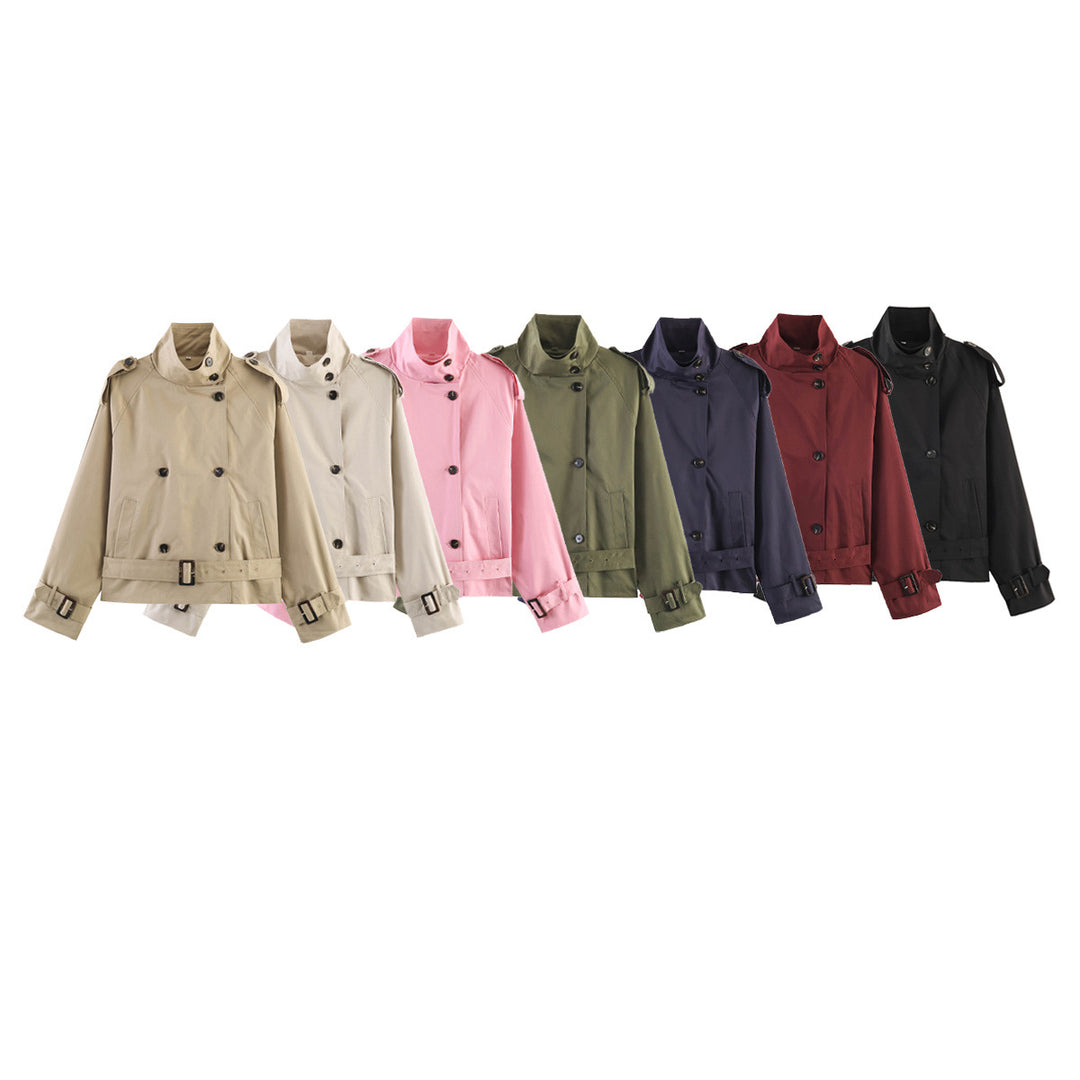 Damen 20+ kurzer Doppelreiher Trenchblouson im Boxy‑Cut mit Stehkragen Schulterklappen und verstellbarem Taillengürtel Echo Archiv
