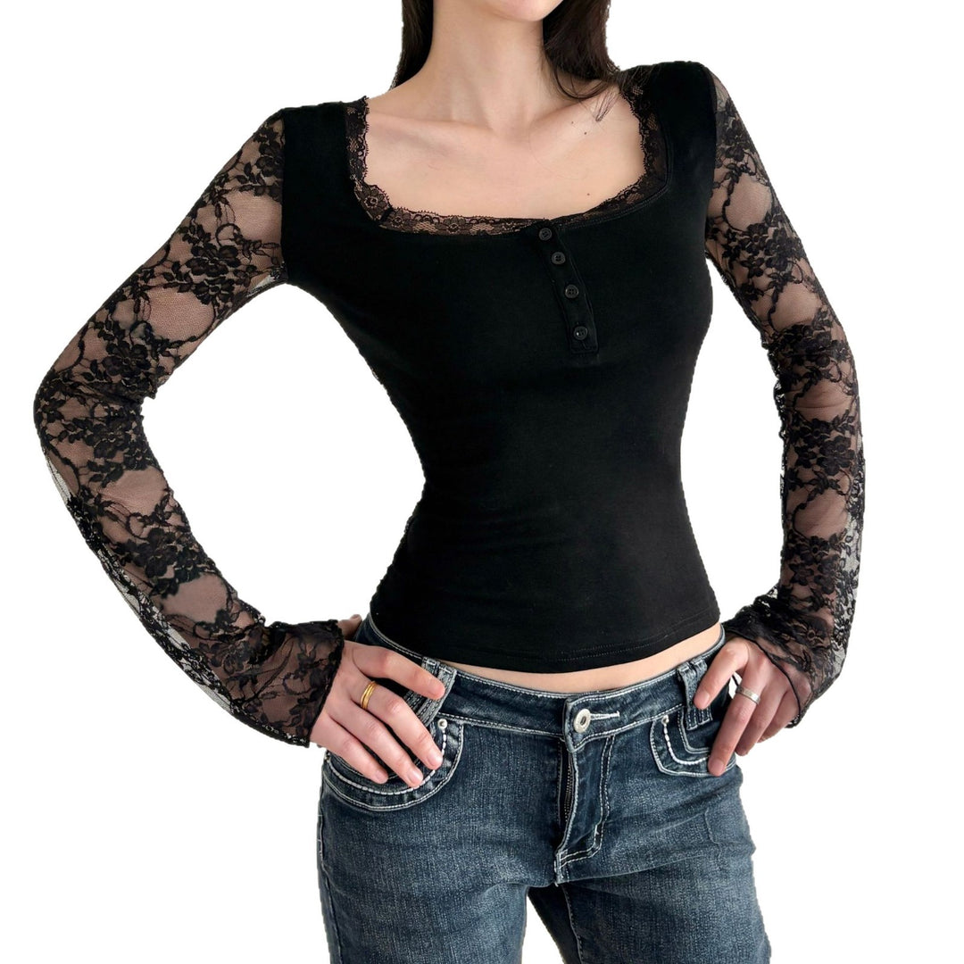 Damen Elegantes Langarmshirt mit Spitze und Knopfdetails Echo Archiv
