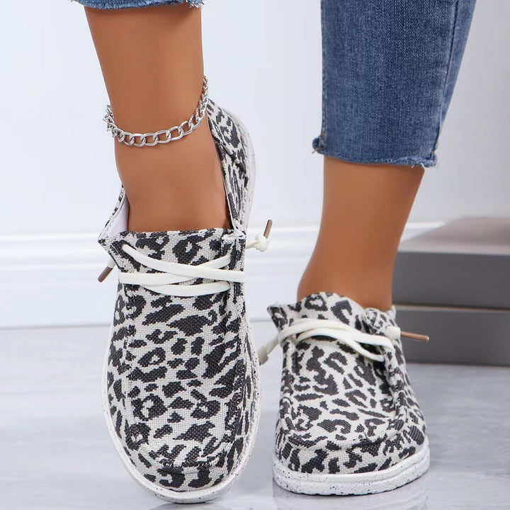 Damen Slip-On Sneaker im Leoprint mit Canvas-Obermaterial und elastischem Schnürband Echoarchiv