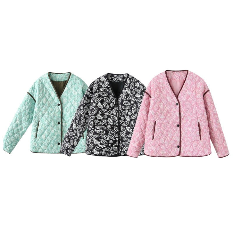 Damen Steppjacke mit Paisley‑Muster, V‑Ausschnitt und kontrastierender Paspelierung Echo Archiv
