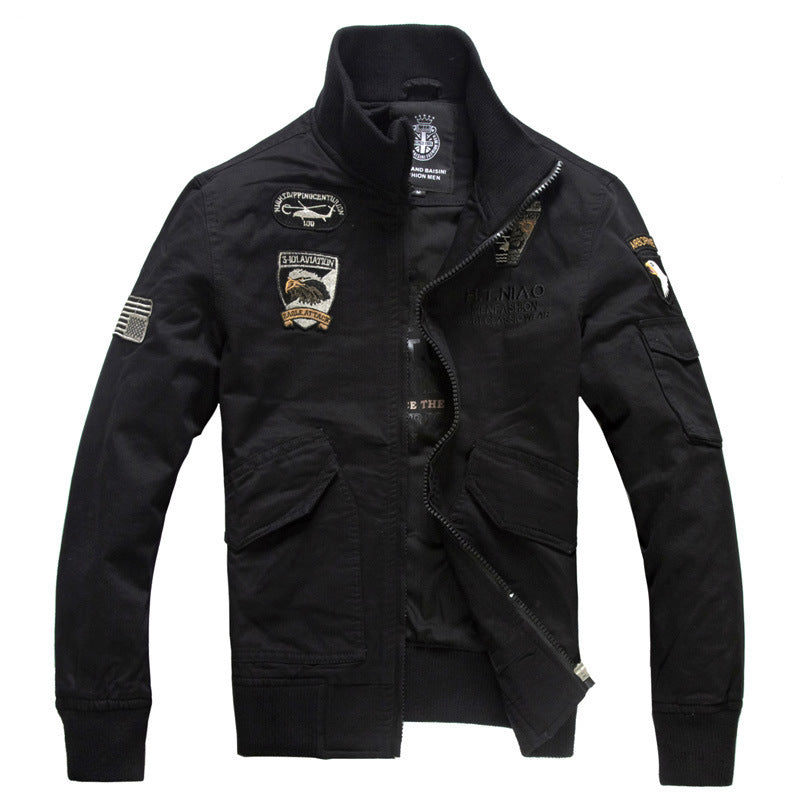 Herren nan Field‑Bomberjacke im Pilotenstil mit gestickten Emblemen, Rippenkragen und multifunktionaler Ärmeltasche Echo Archiv