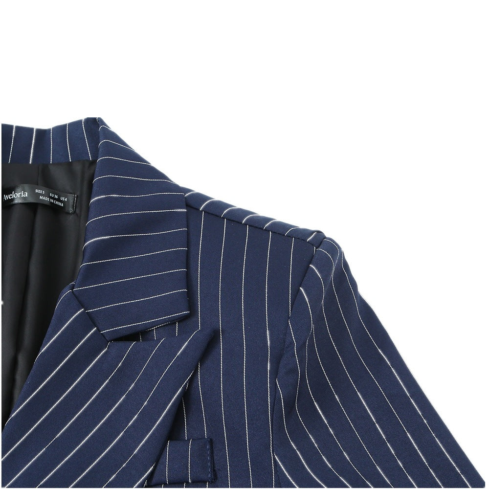 Damen Taillierter Nadelstreifen-Blazer mit asymmetrischem Revers und Pattentaschen Echo Archiv