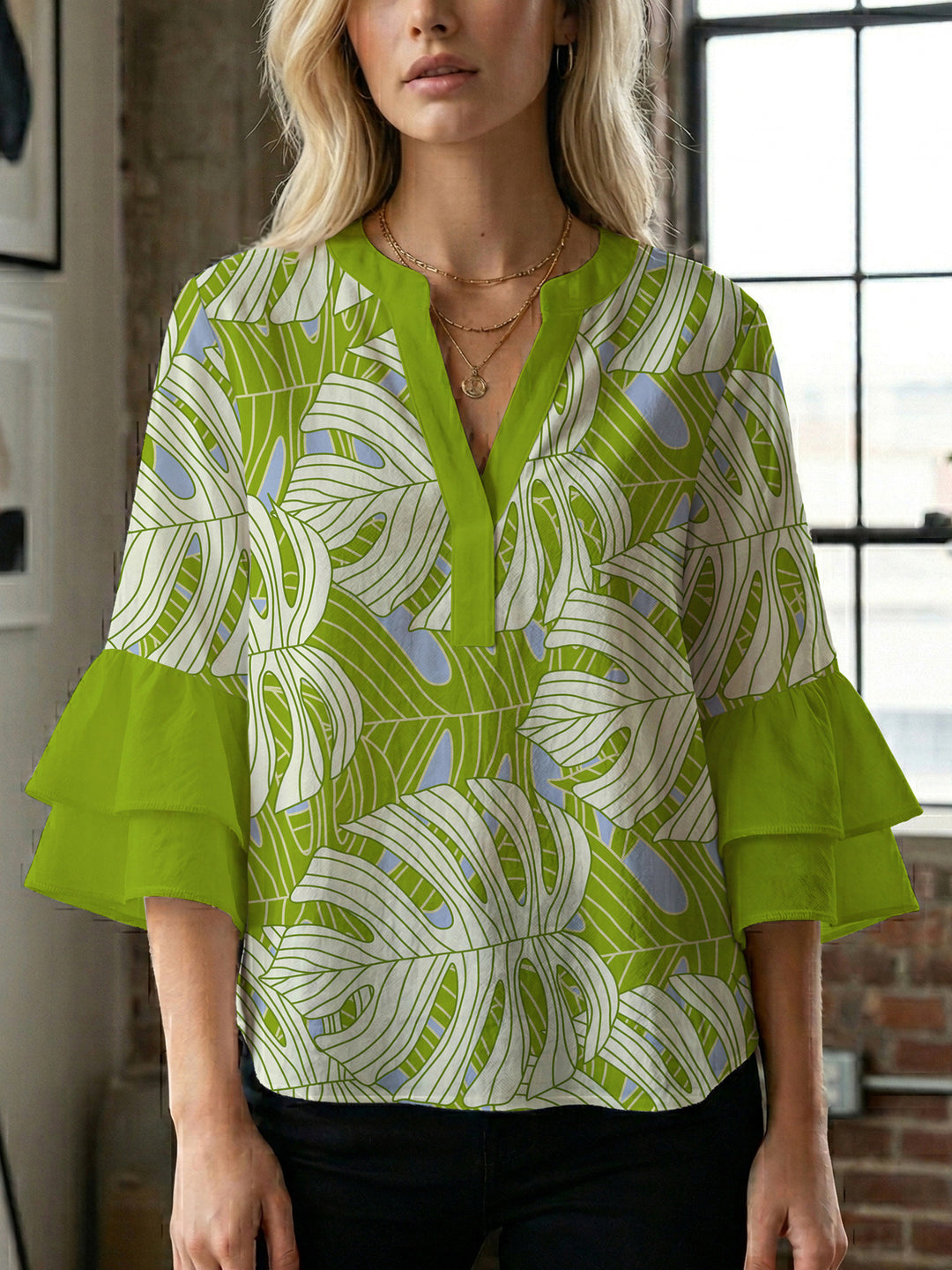 Damen Bluse mit voluminösen Rüschenärmeln und floralem Druck Echo Archiv