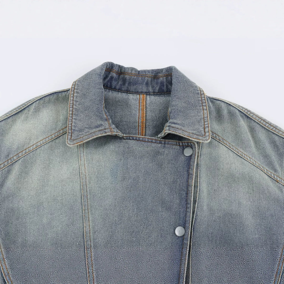 Damen Jeansjacke mit Taillengürtel und asymmetrischer Druckknopfleiste Echoarchiv
