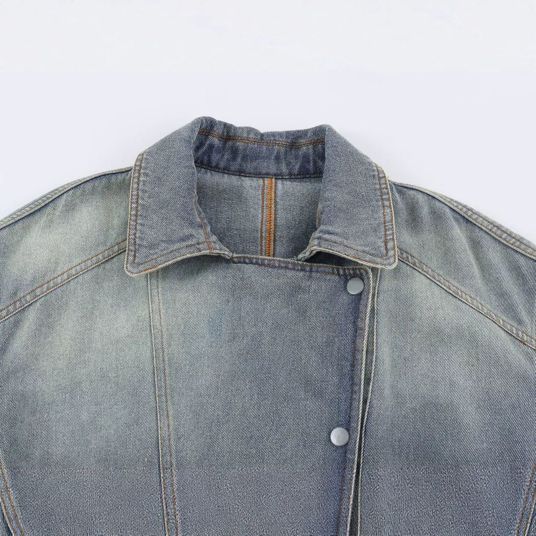 Damen Jeansjacke mit Taillengürtel und asymmetrischer Druckknopfleiste Echoarchiv