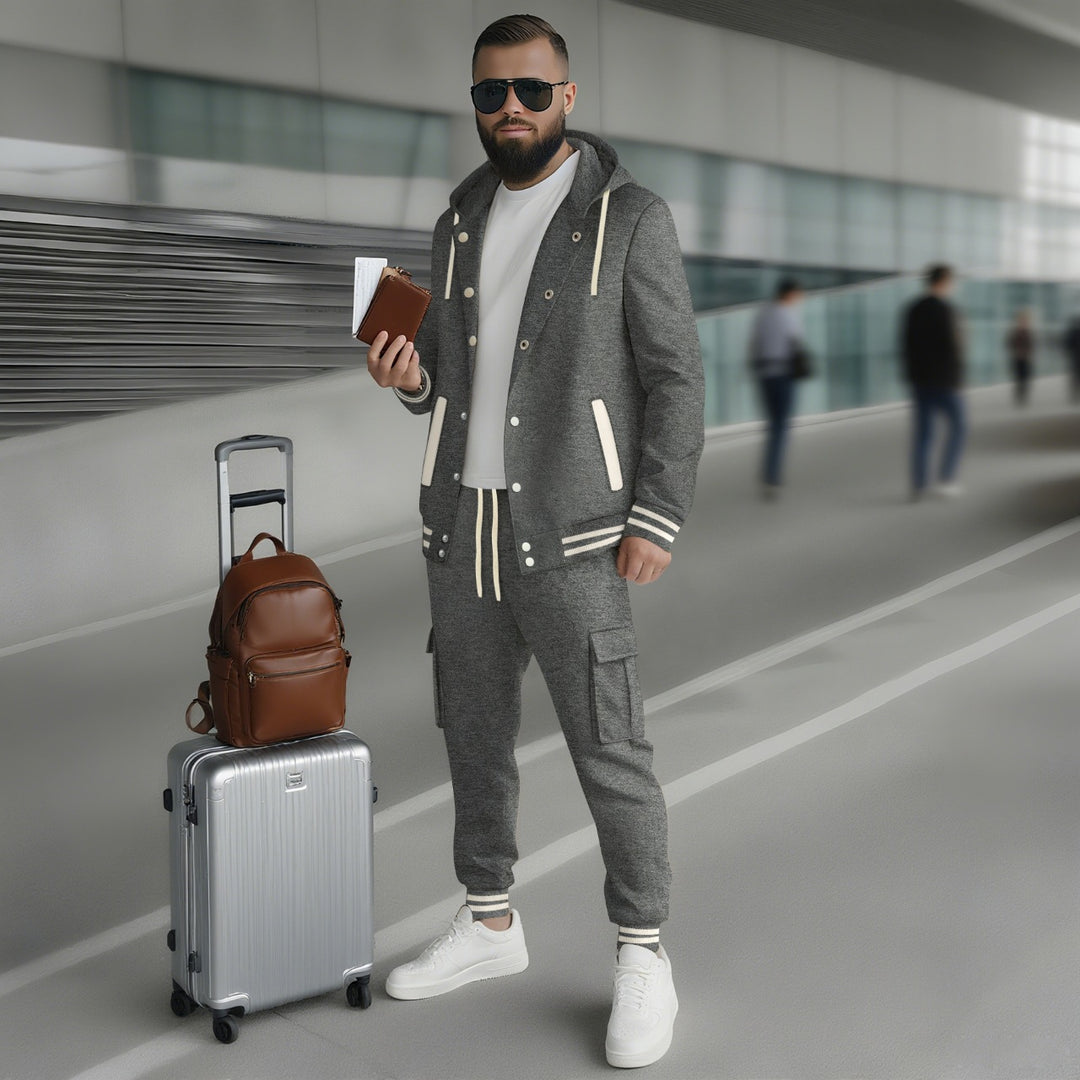 Herren sportliches Freizeit-Set mit funktionalen Taschen und Kapuze Echoarchiv