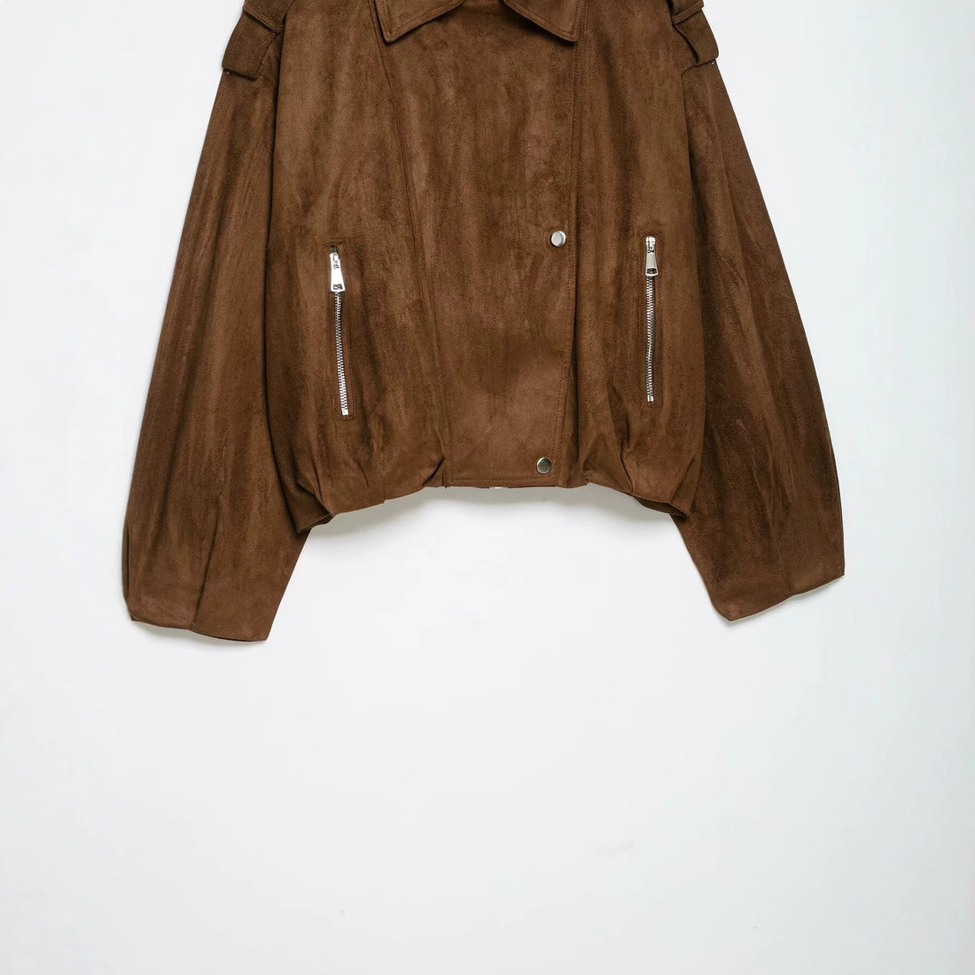 Damen Kurz geschnittene Wildleder-Bikerjacke mit Schulterklappen Echo Archiv