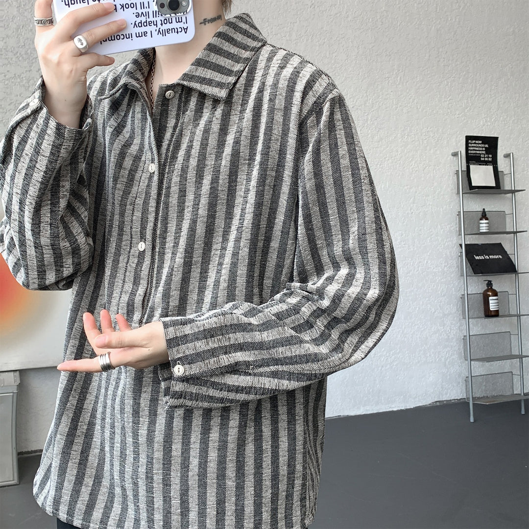Herren Oversize Langarm-Hemd mit Polokragen, gestreifter Struktur & halber Knopfleiste Echoarchiv