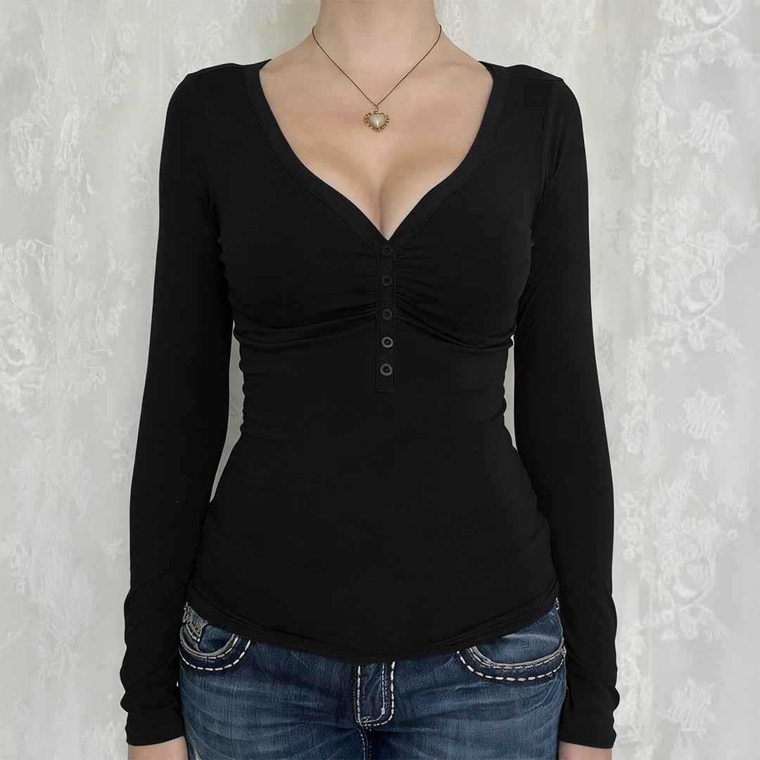 Damen tailliertes Langarmshirt mit geraffter Knopfleiste und tiefem V-Ausschnitt – Maréline