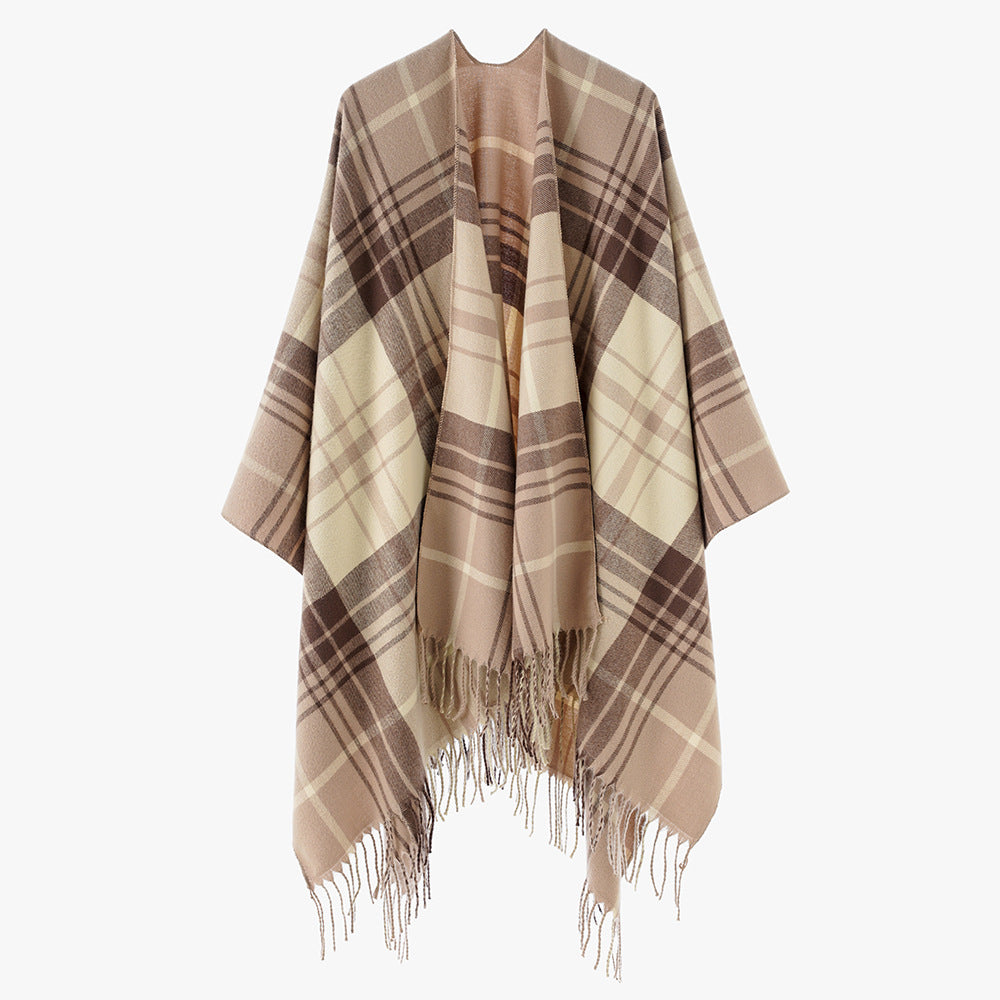 Damen Cape‑Poncho im Oversize‑Deckenstil mit tartanartigem Karomuster und Fransensaum – Avérine