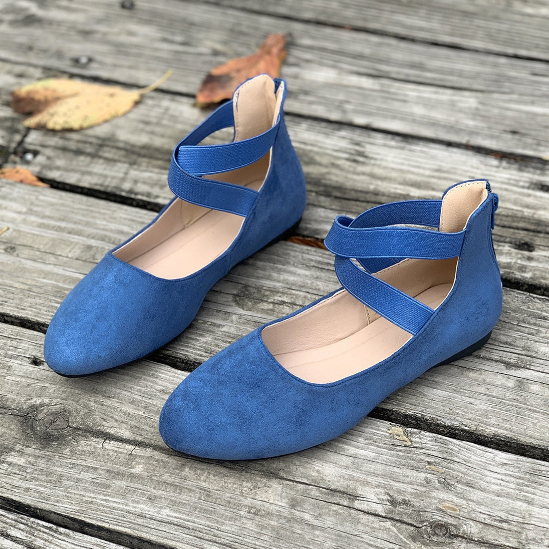 Damen Flache Ballerina-Slipper aus Wildlederimitat mit elastischen Kreuzriemen – Lioré