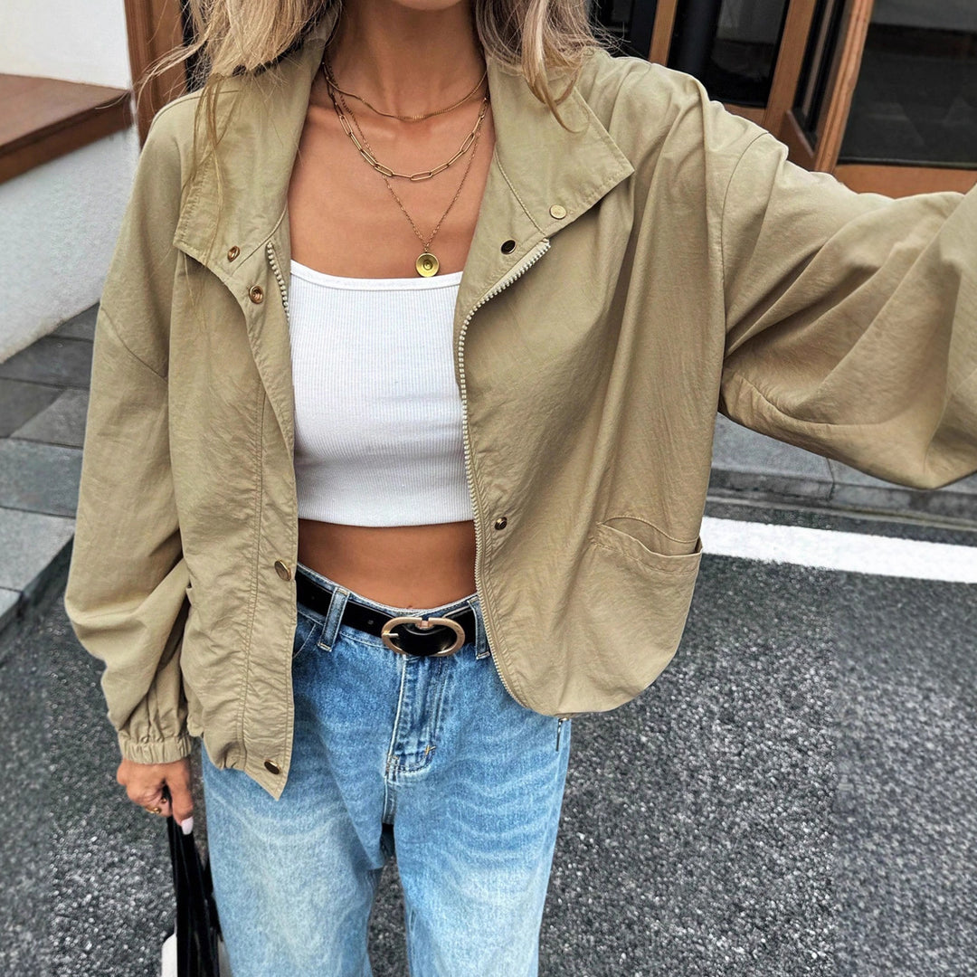 Damen Leichte Utility-Bomberjacke mit Kordelzug, Gummibündchen und aufgesetzten Taschen – Avérine