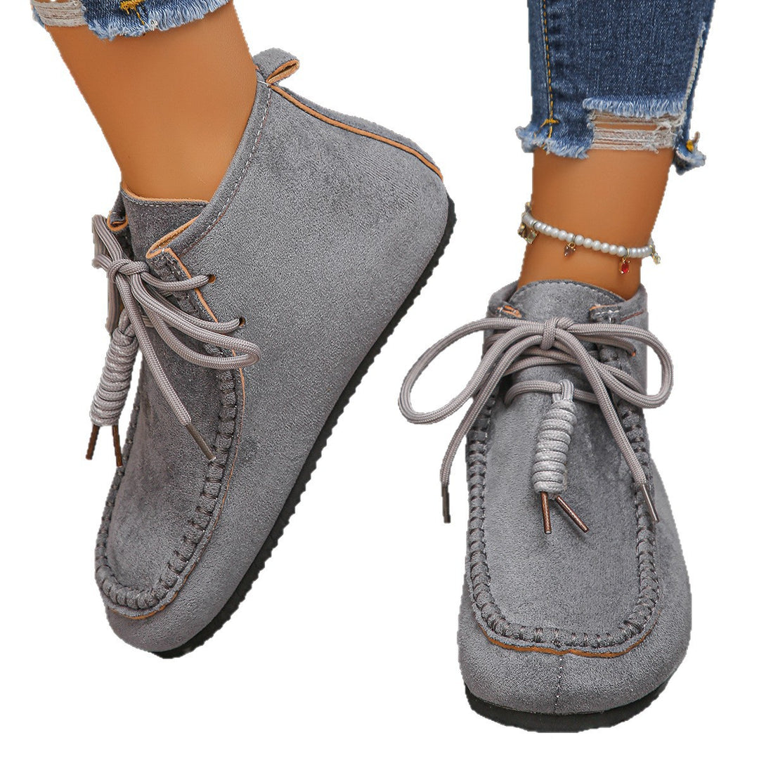Damen Velours‑Mokassin‑Stiefelette mit handgenähter Ziernaht und Quasten‑Schnürung Echo Archiv