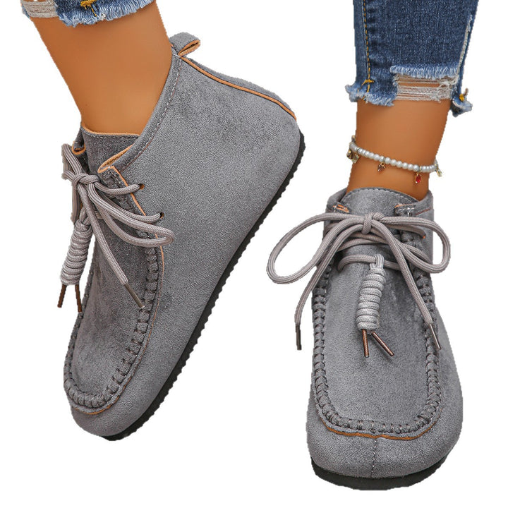 Damen Velours‑Mokassin‑Stiefelette mit handgenähter Ziernaht und Quasten‑Schnürung Echo Archiv