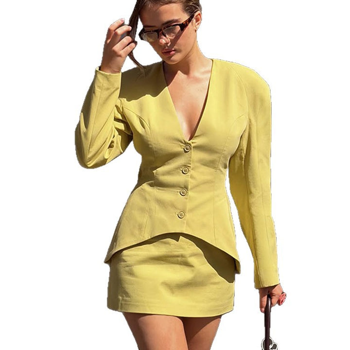 Damen Tailliertes Blazer-Set mit tiefem V-Ausschnitt, markantem Schößchen und figurbetontem Minirock Echoarchiv